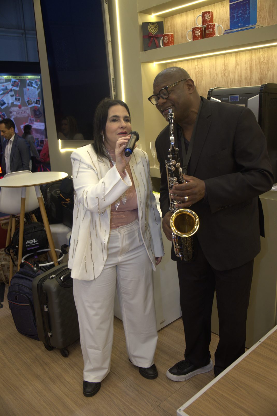 Show ao vivo no estande da Bienal