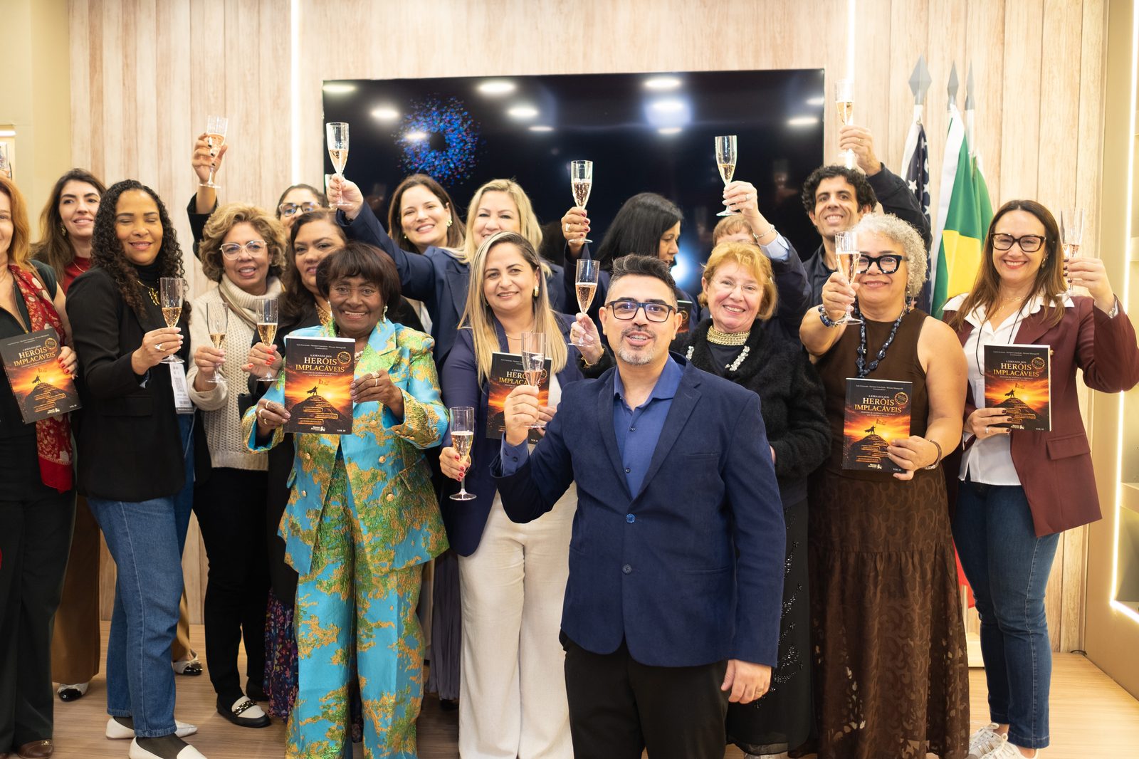 Grupo de autores na Bienal