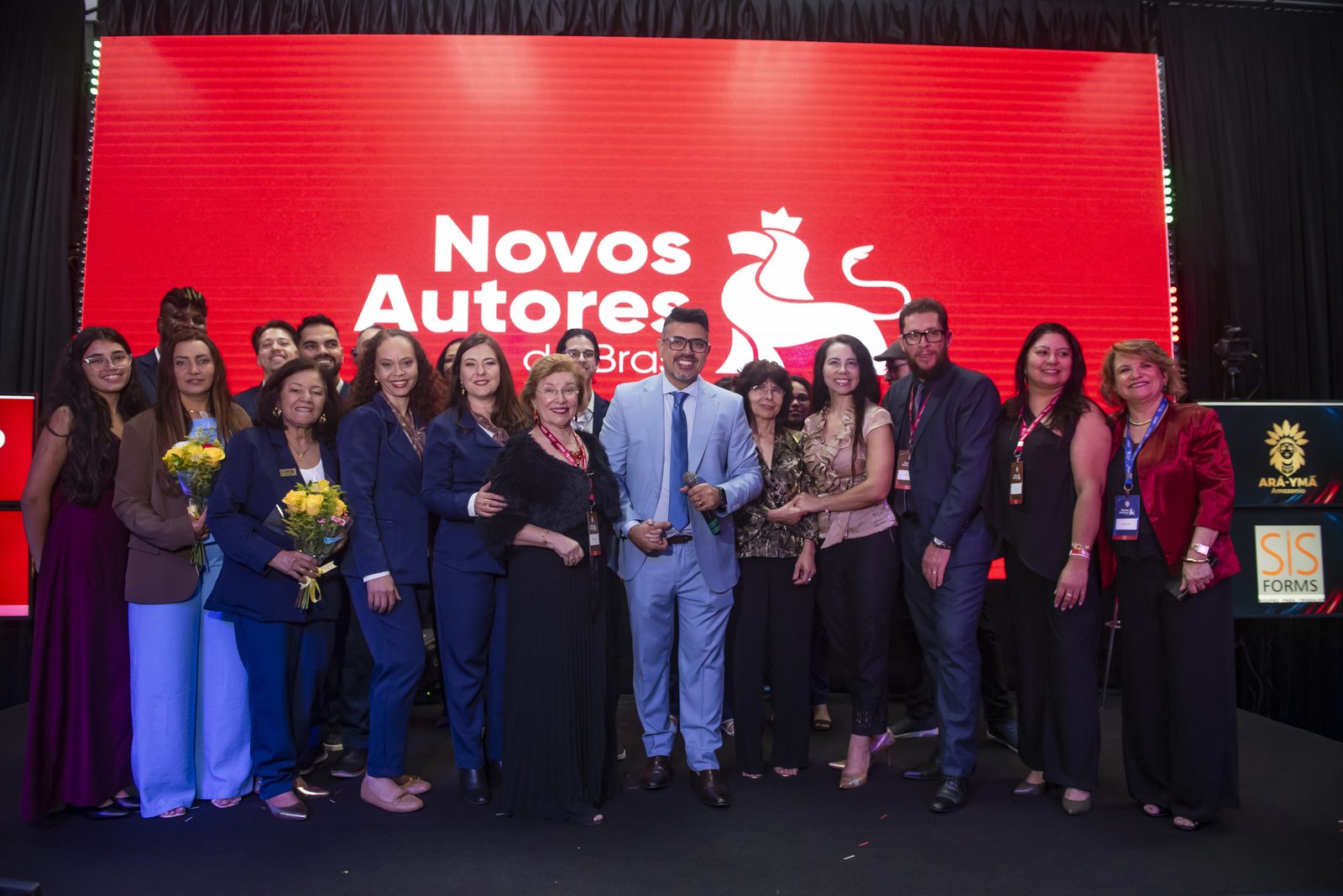 Grupo de autores no palco da Gala NAB